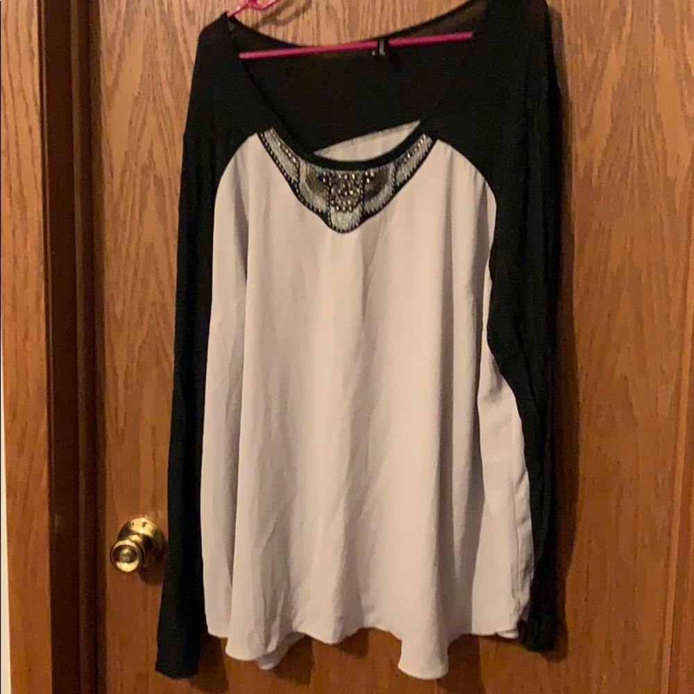 MAURICES Plus size 4 long sleeve shirt